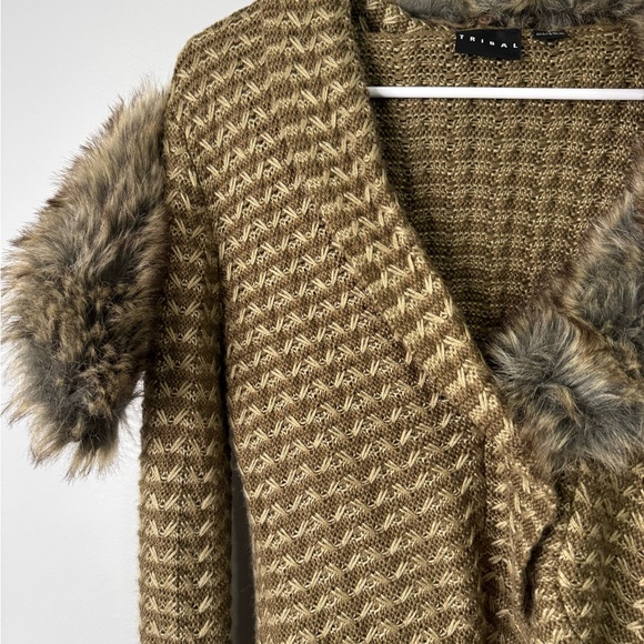 Tribal Women's Olive/Beige Sweater with Detachable Faux Fur Collar Size Small - Picture 4 of 6